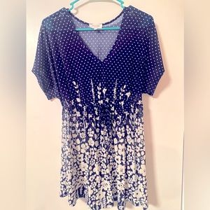 Siren Lily, Maternity Navy blue and white floral blouse! Size Medium.